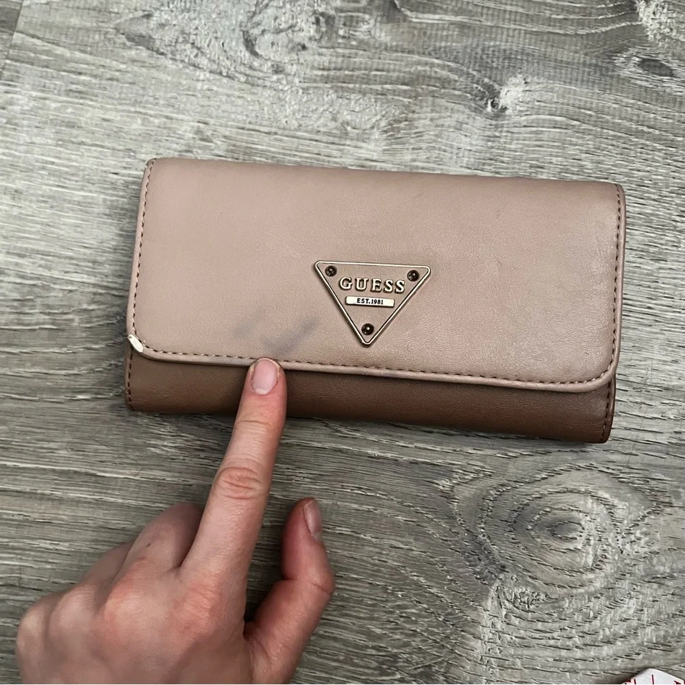 Guess trifold wallet